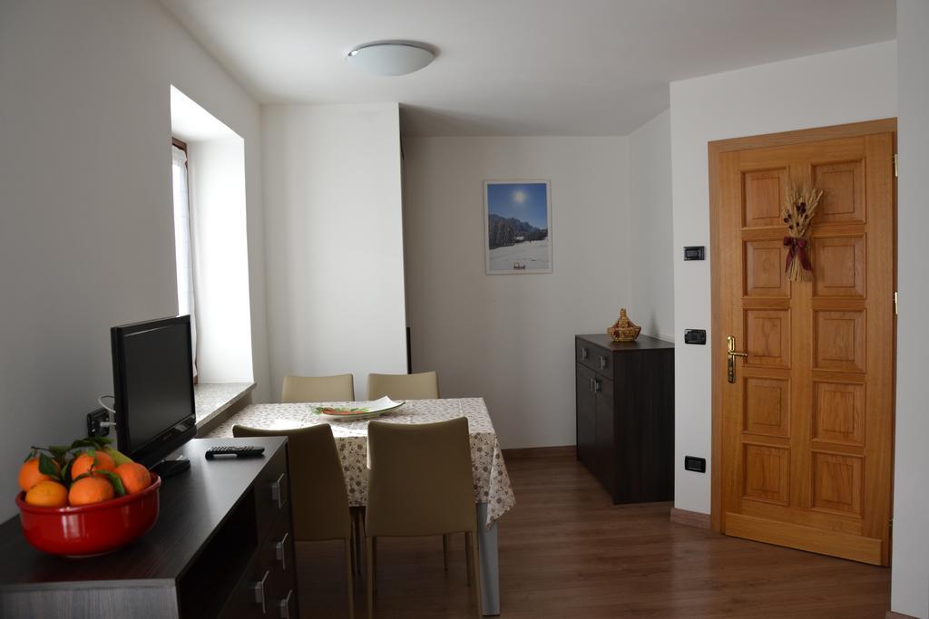 Ferienwohnung Casa Olivati Pellizzano Zimmer foto
